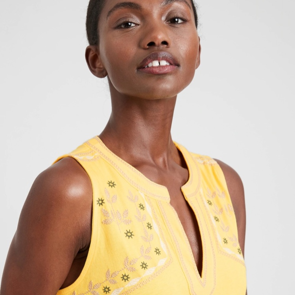 Banana republic embroidered top